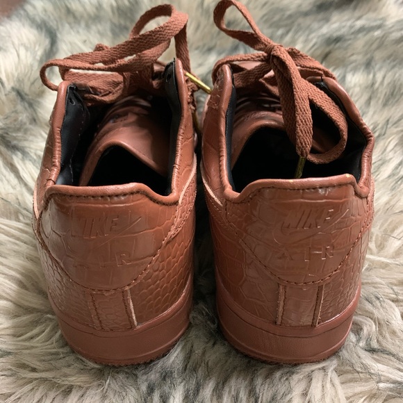 Shoes - Picture 2 of 4